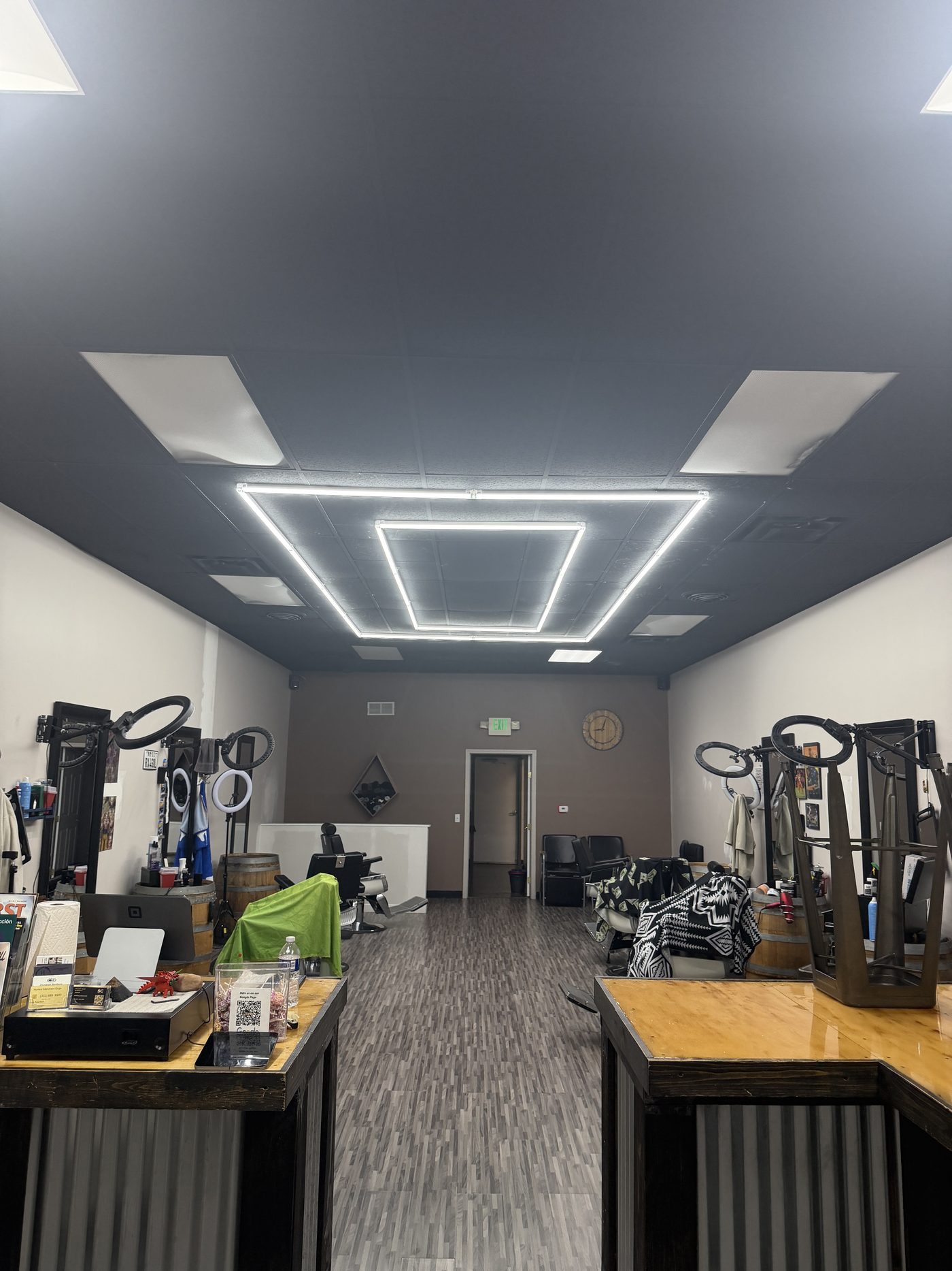 Inside Saloon Cuts on East Midway Blvd
